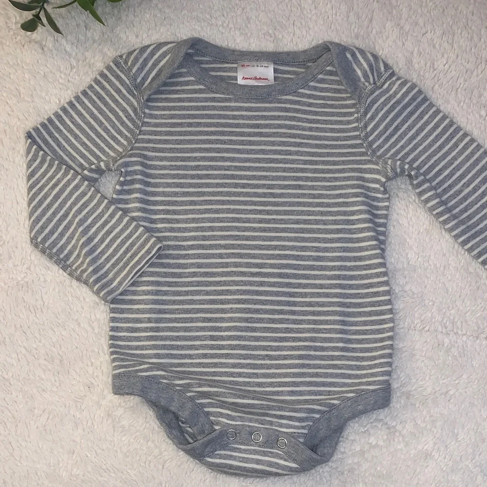 Hanna Andersson Gray & White Striped Onesie 18-24M EUC 80